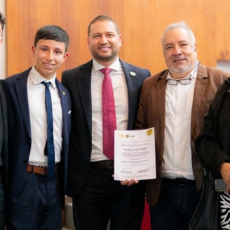 Fotos | Cortesía Alcaldía de Manizales | LA PATRIA Miguel Ángel Acero Arango, Santiago Acero Arango, secretario de Movilidad Juvenil; Juan Felipe Álvalrez Castro, secretario de Movilidad; Ricardo Acero Gómez, fiscal 22 local; y Luz Stella Patiño Gallego.