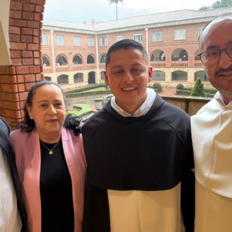 Foto | Henry Giraldo | LA PATRIA Nelson Salazar, Alcira Agudelo, Juan Diego Salazar y el sacerdote dominico Carlos Ariel Betancur, natural de Manzanares (Caldas).
