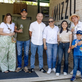 María Alejandra Giraldo, Santiago Parra, Gonzalo Orozco, Norma Lotero, Carolina Cataño, Andrés Castañeda y Lorenzo Castañeda.