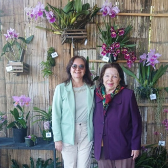 Claudia Valencia García y Blanca Stella García de Valencia disfrutaron de la visita a la exposición de orquídeas en el Recinto del Pensamiento.
