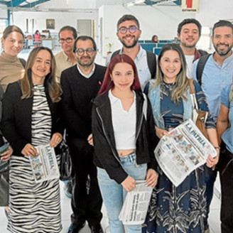 Foto | LA PATRIA Magda Alzate, ejecutiva Comercial de LA PATRIA; Margaret Sánchez, editora de Noticias de LA PATRIA; Catalina Arboleda, coordinadora de Comunicaciones de Chec; Martha Libia Castaño, gerente general de Chec; Óscar Veiman Mejía, editor de Educación; Fernando Alonso Ramírez, director de LA PATRIA; Mariana Zapata, practicante de Comunicaciones de Chec; Esteban Gallego, profesional de Comunicaciones de Chec; Andrea Acosta, profesional de Comunicaciones de Chec; Julián Poveda, profesional de Comun
