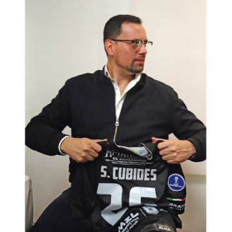 Muy juicioso estuvo esperando el sábado 6 de diciembre el exgobernador de Caldas Luis Carlos Velásquez al precandidato presidencial Juan Carlos Pinzón.