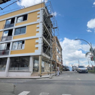 Del viejo edificio que ha albergado la Alcaldía por casi 50 años, en la Plaza de Robledo, poco queda.