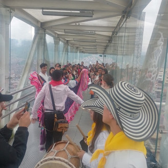 Recepción en el puente  Foto I LA PATRIA 