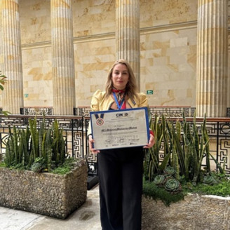 Manzanareña recibe distinción del Senado Foto | Cortesía | LA PATRIA