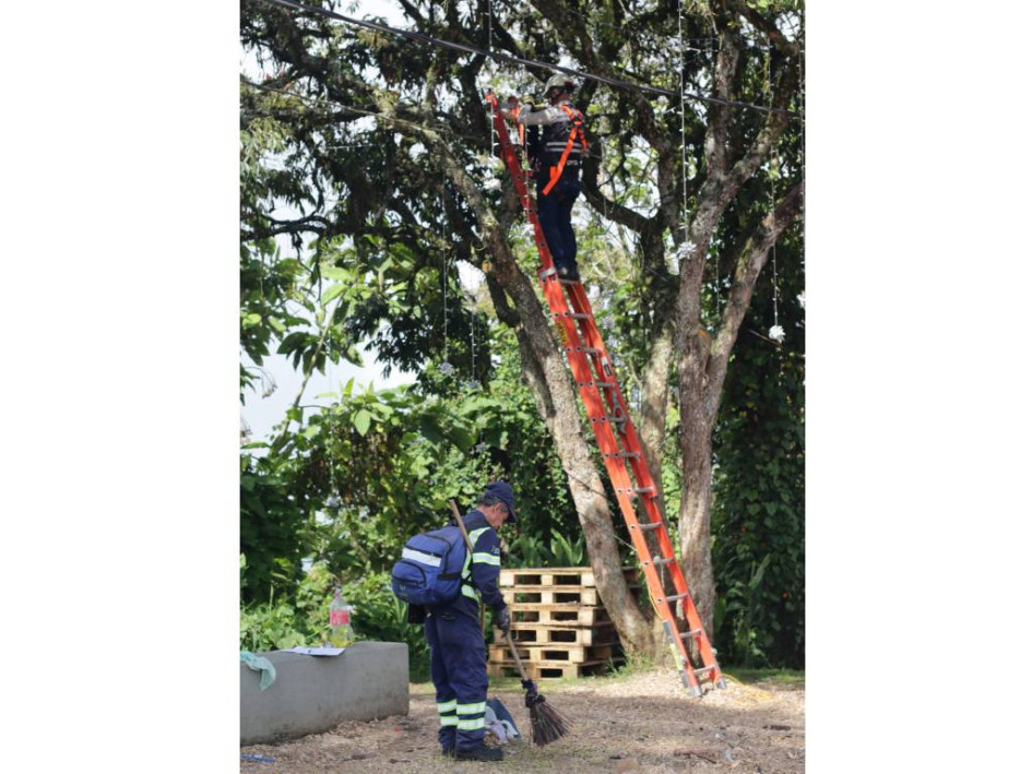 El desmonte de la Feria incluyó los alumbrados navideños.