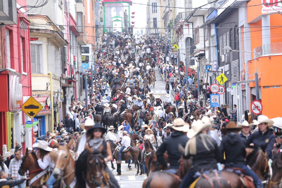 Este domingo 4 de enero se desarrollará la cabalgata o el desfile a caballo de la Feria de Manizales 2026. Se estima la participación de unos 2 mil jinetes. Fundación 20-30, Asdecaldas y la Alcaldía coordinarán el operativo.