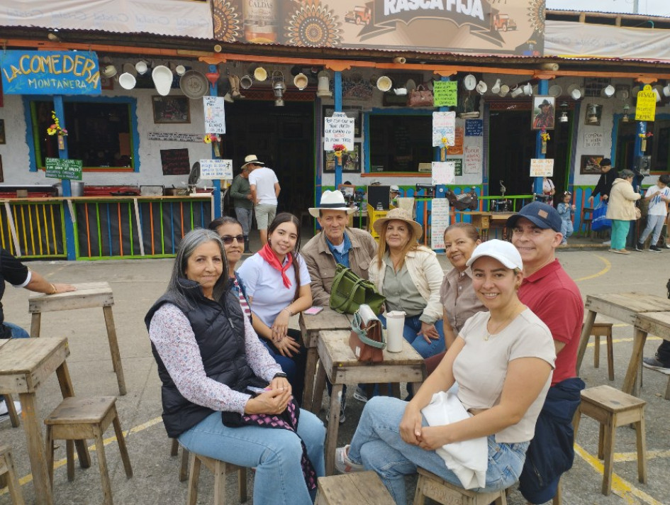 Las familias completas disfrutan de Fondas y Arrierías durante el día. Un buen plan es ir a almorzar los platos típicos de la región.