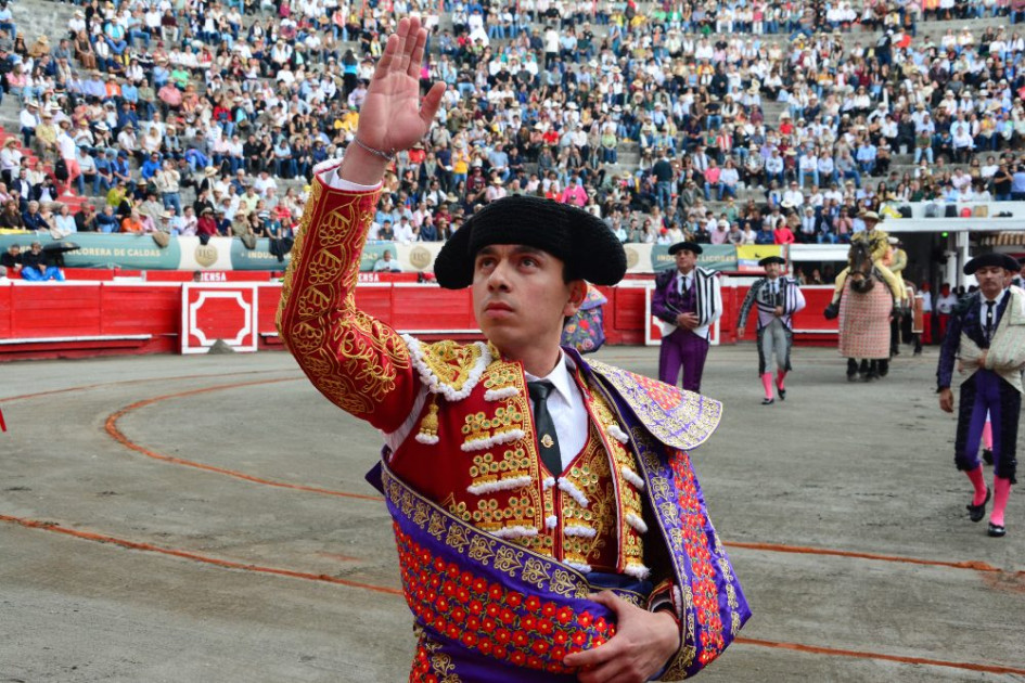 Juan de Castilla en el paseíllo antes de sufrir la cornada.