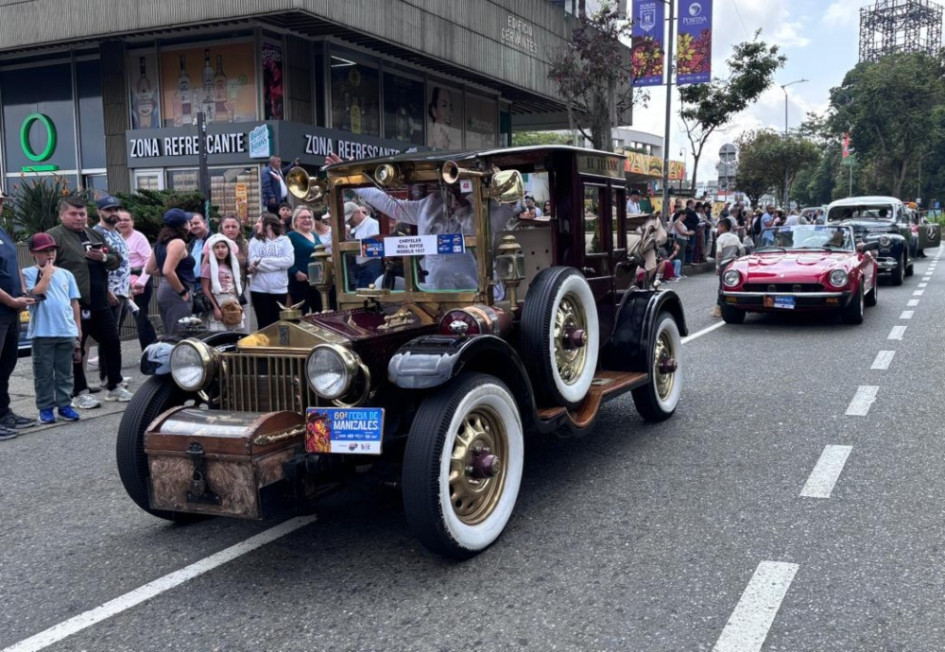Siga la transmisión en vivo del Desfile de Autos Clásicos y Antiguos.