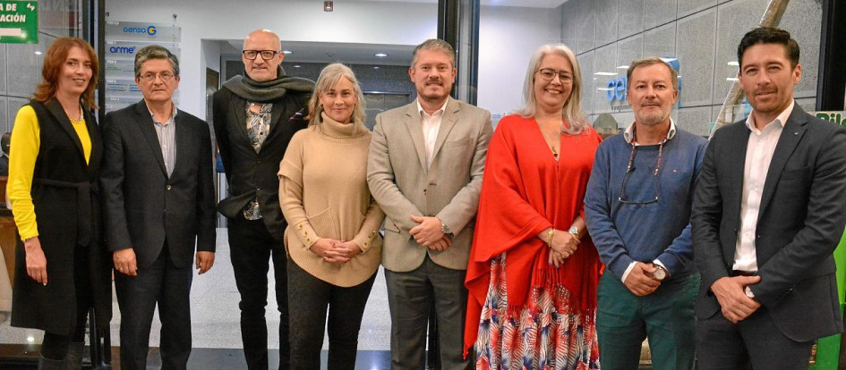 Victoria Betancurt, asesora comercial de LA PATRIA; Rubén Darío Gil, jefe Administrativo y Financiero de LA PATRIA; Ricardo Germán Gallo, director de Relaciones Corporativas y Comunicaciones de Gensa; Juliana Londoño Villa, profesional en Comunicación Corporativa de Gensa; Fabio Andrés García Bedoya, director de Control Interno de Gensa; Patricia Gaviria Ospina, directora de Planeación de Gensa; Hugo Alberto Corrales Giraldo, asesor de Seguros GRQ, y Andrés Felipe Arbeláez Ospina, director de Sostenibilidad