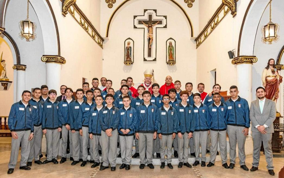 Foto | Lector | LA PATRIA En la Parroquia San Antonio de Manizales, la efusión del Espíritu Santo se hizo presente en los estudiantes de grado décimo del Colegio Mayor de Nuestra Señora al recibir el Sacramento de la Confirmación. La ceremonia presidida por el monseñor José Miguel Gómez Rodríguez, arzobispo de Manizales.
