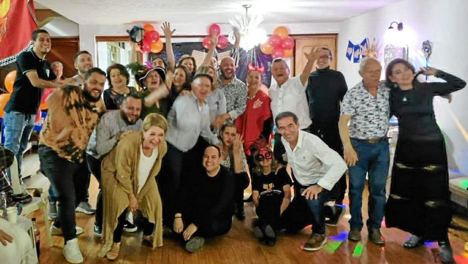 Foto | Lector | LA PATRIA En la casa de los Arcila se reunió la colonia riosuceña residente en Manizales, para ultimar los detalles del último Decreto, que se realizará el próximo domingo en La Perla del Ingrumá, con el cual se cierran los rituales que le darán paso en enero al esperado Carnaval.