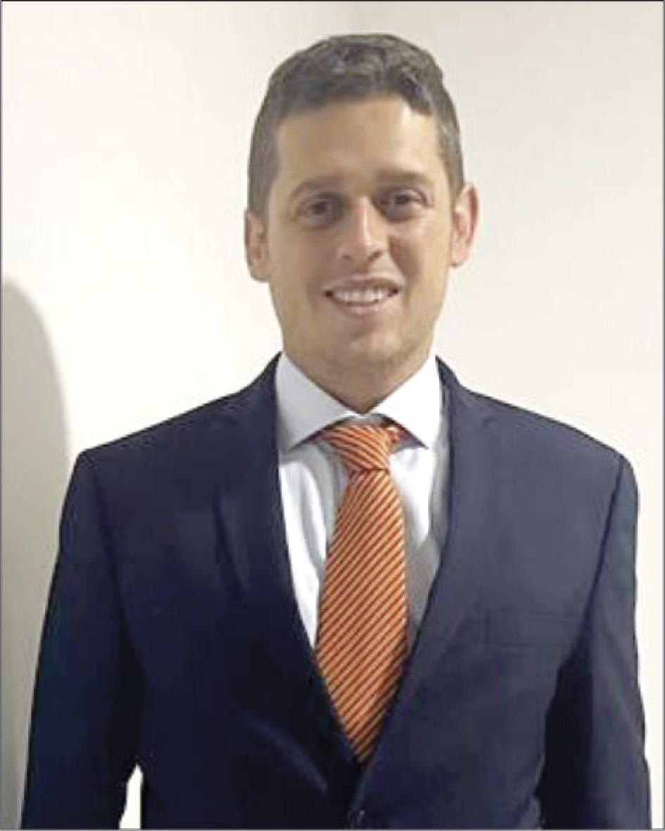 Hoy 15 de diciembre la Universidad La Gran Colombia otorga al señor ALEXANDER SÁNCHEZ TABORDA el grado de especialista en gestión ambiental sus padres y hermanos le damos las mas afectuosas felicitaciones y a la vez rogamos a Dios por su larga vida y salud para que siga escalando peldaños.