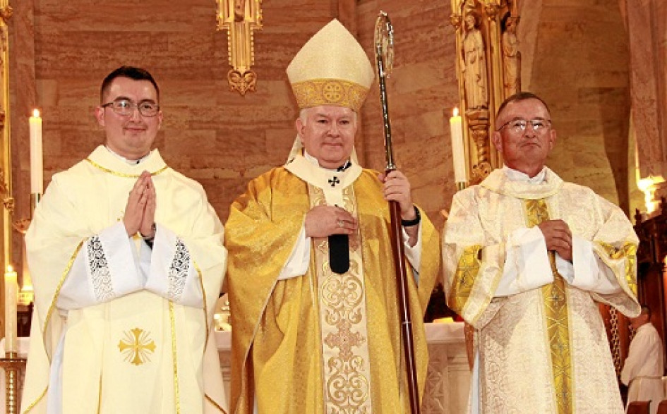 Fotos | Argemiro Idárraga | LA PATRIA Cristian Mateo Martínez, José Miguel Gómez Rodríguez, arzobispo de Manizales y el diácono, Carlos Arturo Martínez.