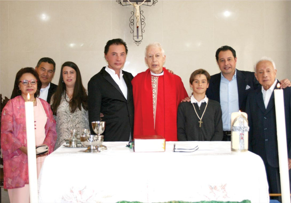 (España - Colombia)  En la residencia San Pedro Fabro - Comunidad Mariana De La Compañía De Jesús, en Bogotá  , se unieron  familiares y amigos   , para celebrar esta unión entre el hombre y Dios.  Ceremonia privada  oficiada por  el padre Silvio  Cajiao Pabón, S.J.. Decano del Medio Universitario en la Facultad de Teología Pontificia Javeriana . los invitados posteriormente fueron desplazados al norte de la capital para un elegante almuerzo. En la gráfica :  Beatriz Gonzalez de Albornoz ,  Carlos  Hernan D