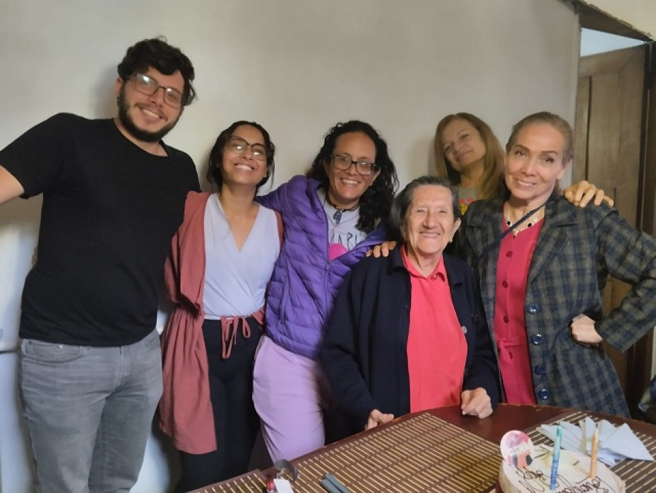 Foto |Archivo familiar | LA PATRIA A Dorian Hoyos Parra le celebraron su cumpleaños, la reunión fue familiar y de un grupo de amigas. En la foto la acompañan su nieto Urano Idarraga,Vanesa Castrillón, su hija Alejandra Becerra, Dorian la homenajeada y sus amigas Eliss del Rosario Cardona y Margorth Márquez.
