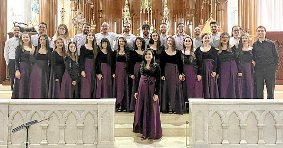 Foto | cortesía | LA PATRIA El Coro Cámara Umbra se presentó en la Basílica Menor de la Inmaculada Concepción con los solistas: Sofía Salazar Otlávaro, Dolly Muñoz Enríquez, Tomás Castaño Saavedra, Carlos Andrés Herrera Osorio, Juan Estaban Isaza Gaviria y Alejandro Aguirre González. En el piano Julián Castro Palacios y Samuel Muñoz Enríquez al lado de la directora, Jenny Moreno Castaño, y profesores del Departamento de Música de la Universidad de Caldas.