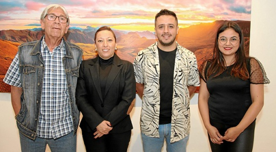 Fotos | Argemiro Idárraga | LA PATRIA Carlos Velásquez; Marcela Echeverri Henao, directora de la Alianza Colombo Francesa; el fotógrafo Juan Camilo Quintero y Eloísa Castillo.