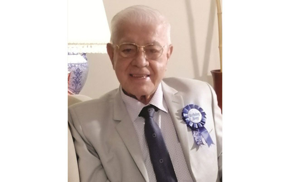 Oscar Benavides Salazar Papá, abuelo bisabuelo: a tus 90 años has cruzado todos los mares y has escalado todas las montañas. Conoces todas las verdades, entregas todas tus fortunas y tu amor a nosotros sigue desbordado. Nosotros te llenamos de bendiciones y reconocimientos. Nadie hay tan grande como tú.