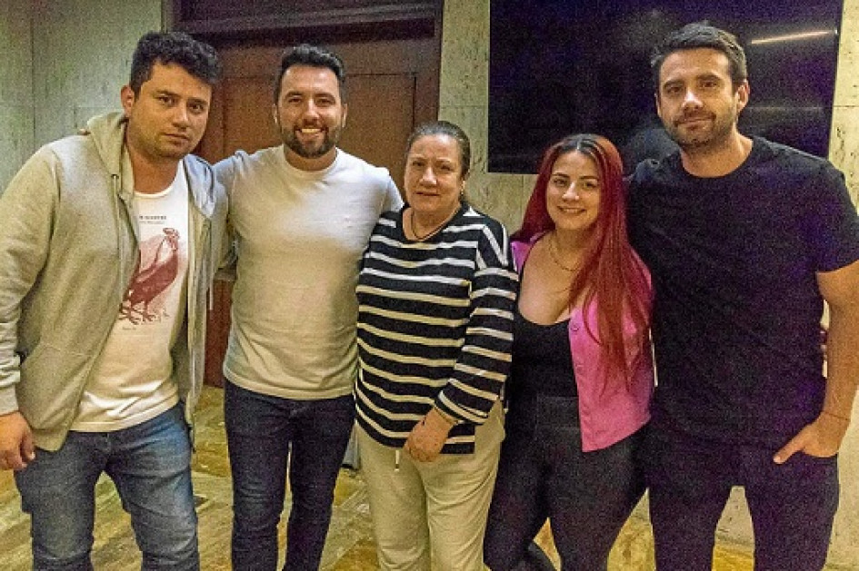 Foto | Lector | LA PATRIA Felipe Mejía, César Mejía, Doris Gómez, Mónica Mejía y Mauricio Gómez, empresario del concierto Sinfónico Metallica y Guns N' Roses, acompañado de su familia durante el evento que se llevó acabo en el Teatro Los Fundadores.