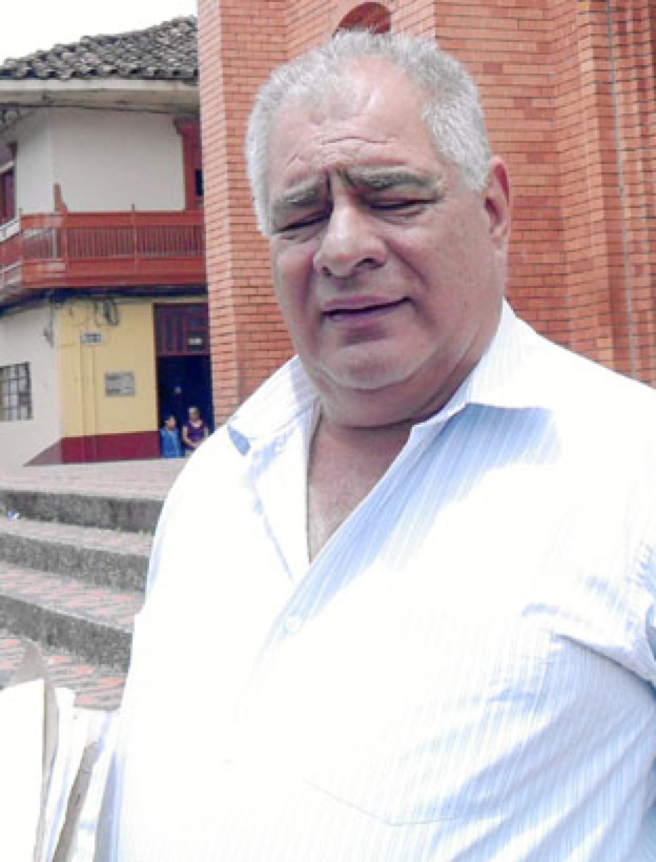 En Anserma sienten la ausencia del abogado Conradino Gómez Tobón, quien por más de 47 años prestó sus servicios en el área del derecho. Tuvo su oficina en la Alcaldía por varias décadas, trabajó en la rama judicial y fue juez de la República. En en el municipio caldense se radicó y solo acudía los fines de semana a Manizales para visitar a su familia. Es recordado por su fino humor, por ser liberal de pura cepa y por compartir con su grupo de amigos en la cafetería Las Américas. Sus exequias se cumplieron e