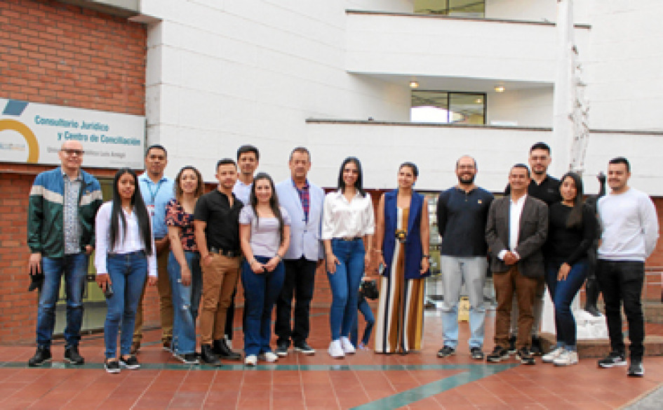 Fotos | Luis Trejos | LA PATRIA Huber Morales, coordinador de la Especialización en Big Data e Inteligencia de Negocios sede Medellín; Luisa Mariana Ríos Bedoya; Juan David Leyton Castaño, coordinador de la Especialización en Big Data e Inteligencia de Negocios sede Manizales;Yamile Toro Jaramillo; Julián David Duque Franco; Germán Sánchez Loaiza; Jackeline García Diaz; Hernán Robledo Giraldo, director Universidad Católica Luis Amigó sede Manizales; Ana Milena Hidalgo Ortiz; Carolina Hidalgo Restrepo, coord