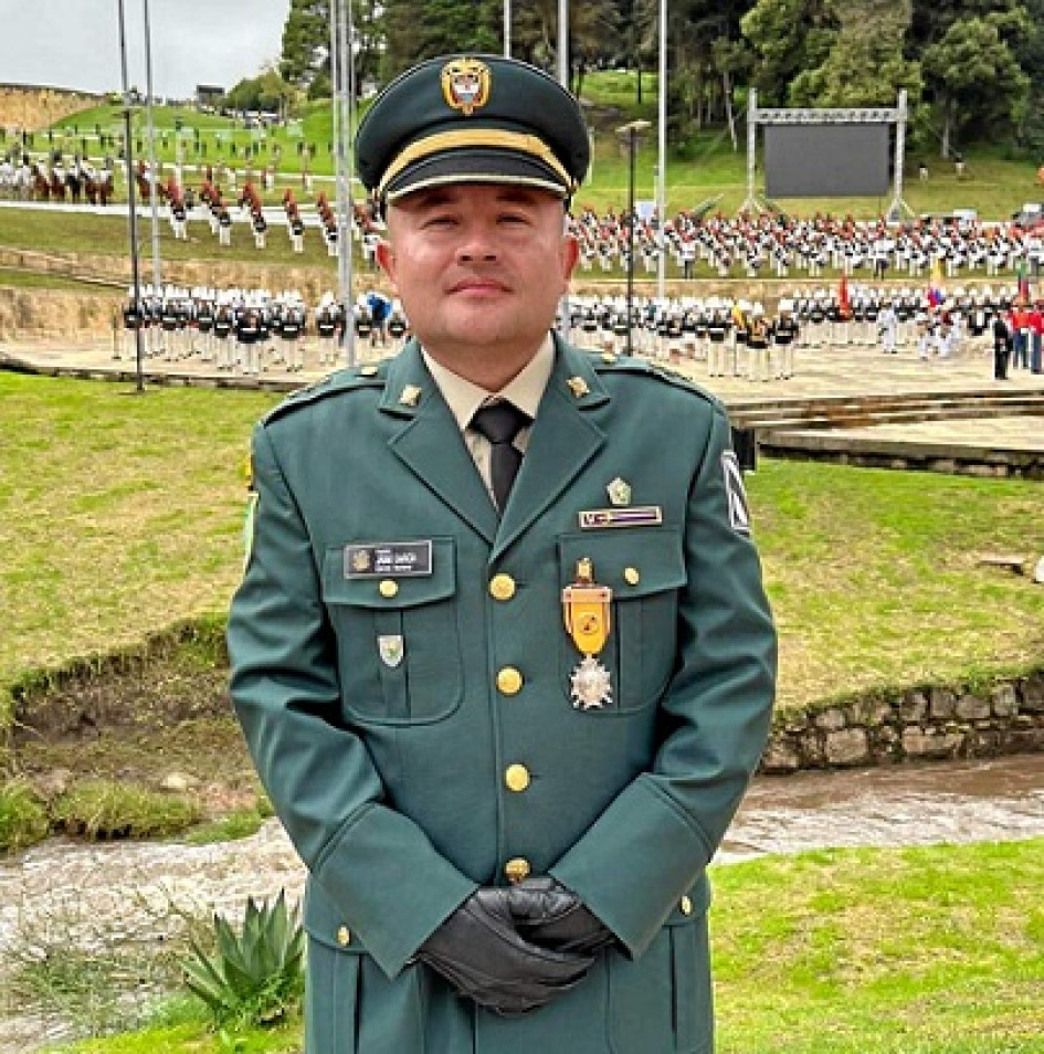 En la ceremonia de conmemoración de la Batalla de Boyacá fue condecorado el capitán Jaime Andrés García Clavijo con la Medalla al Mérito Militar Antonio Nariño. Es hijo de Jaime García y Gladis Clavijo también naturales de Samaná (Caldas), contador público y oficial del Ejército de la Escuela José María Córdoba de Bogotá. Lleva 10 años al servicio de la institución en el Batallón de Infantería de Selva N°49 en La Tagua (Putumayo), Cali, Valledupar y actualmente en Bogotá.