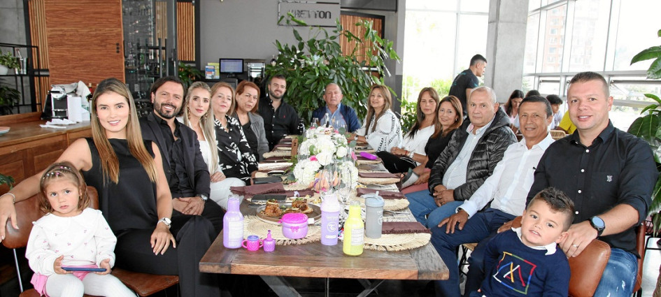 Luciana Jaramillo, Mariana Jaramillo, Jorge Montoya, Ángela Jaramillo, Clemencia Serna, Martha Lucía Jiménez, Juan Diego Restrepo, Germán Jaramillo, Lucía Montoya, Ángela Montoya, Flor María Montoya, Carlos Alberto Montoya, Jorge Eliécer Montoya, Óscar Jaramillo y Emiliano Jaramillo.