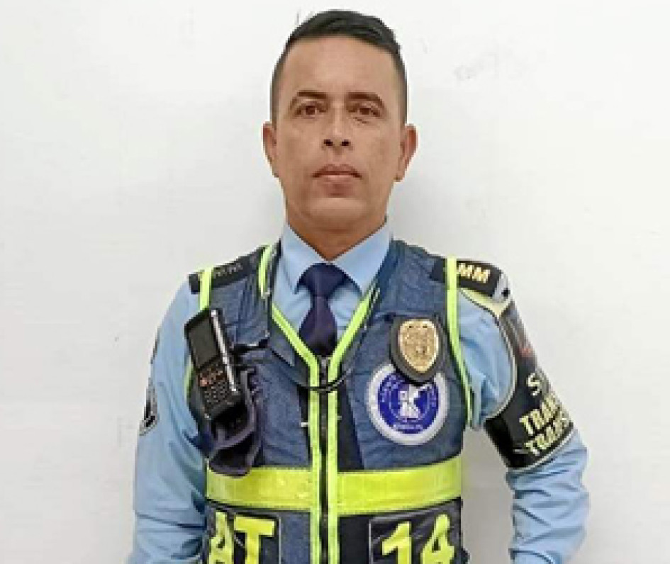 Jhon Jairo Granada Buitrago (AT 14) fue reconocido como el agente de tránsito de septiembre en Manizales. La Secretaría de Movilidad resalta cada mes a un agente por su dedicación y profesionalismo.