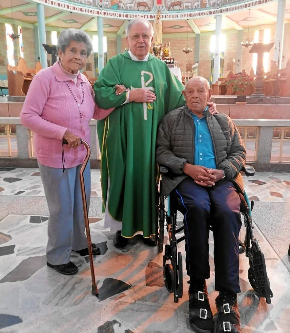El manzanareño Ramón Marulanda Carvajal celebró sus 100 años en Manizales. Está casado hace 76 años con Nilda Salgado y tienen 13 hijos, 38 nietos, 45 bisnietos y 4 tataranietos.