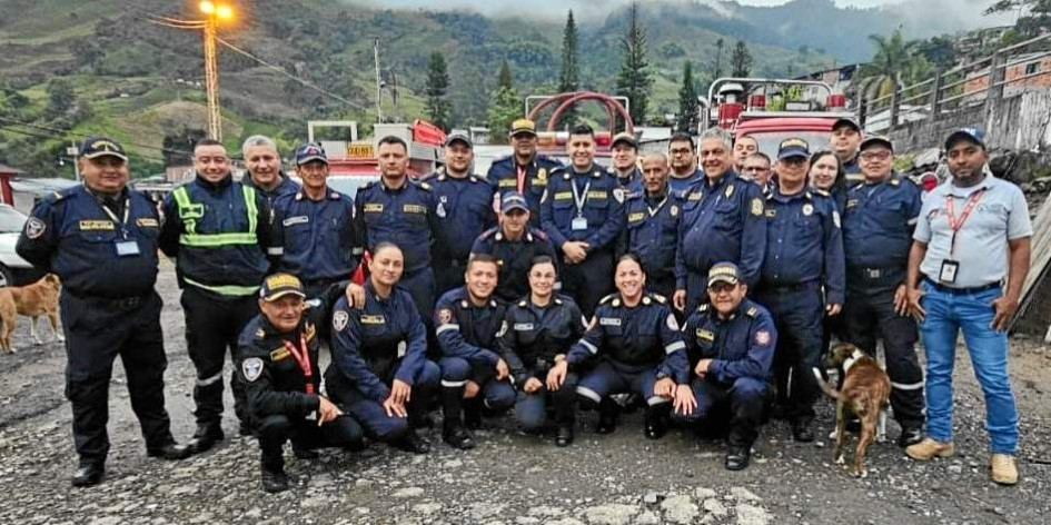 Arbey Trujillo, director general de Bomberos de Colombia, estuvo de visita en Manzanares acompañado de su comitiva y comandos de bomberos del oriente de Caldas. Durante el encuentro asistieron comandantes del Distrito VI integrado por La Dorada, Samaná y Norcasia . Hablaron del fortalecimiento del organismo de socorro y de la atención en caso de emergencias, así como de gestionar la construcción de la nueva sede para Manzanares.