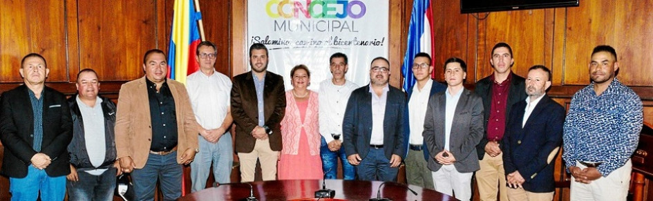 Foto | Luis Fernando Rodríguez García | LA PATRIA Los concejales del municipio de Salamina posan para la imagen acompañados del alcalde Manuel Fermín Giraldo. Ellos son: José Wilson Gil, Guillermo Loaiza, Marino Murillo, Germán Eugenio Gómez, Manuel Fermín Giraldo, Blanca Rocío Marulanda, Fabián Marulanda, Germán Betancur, Andrés Felipe Arias, Juan José Hurtado, Norbey Julián Amaya, José Fabián López y Luis Fernando Vélez.