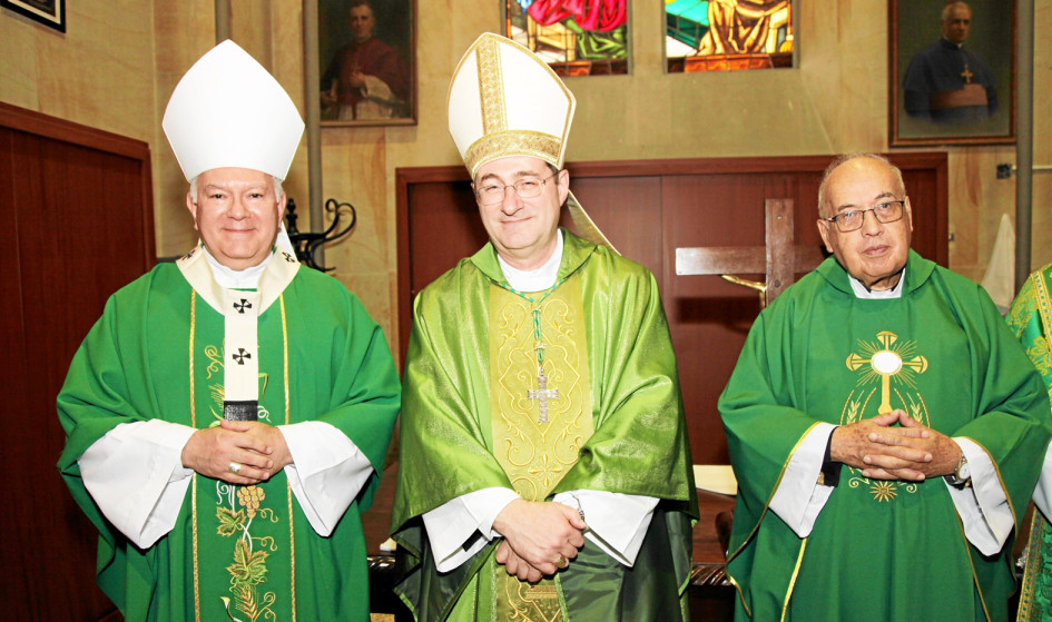 Fotos | Argemiro Idárraga | LA PATRIA Monseñor José Miguel Gómez Rodríguez, Paolo Rudelli, nuncio apostólico; y monseñor Fernán Llano Ruiz.