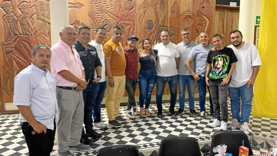 Grupo de periodistas asistentes al evento.