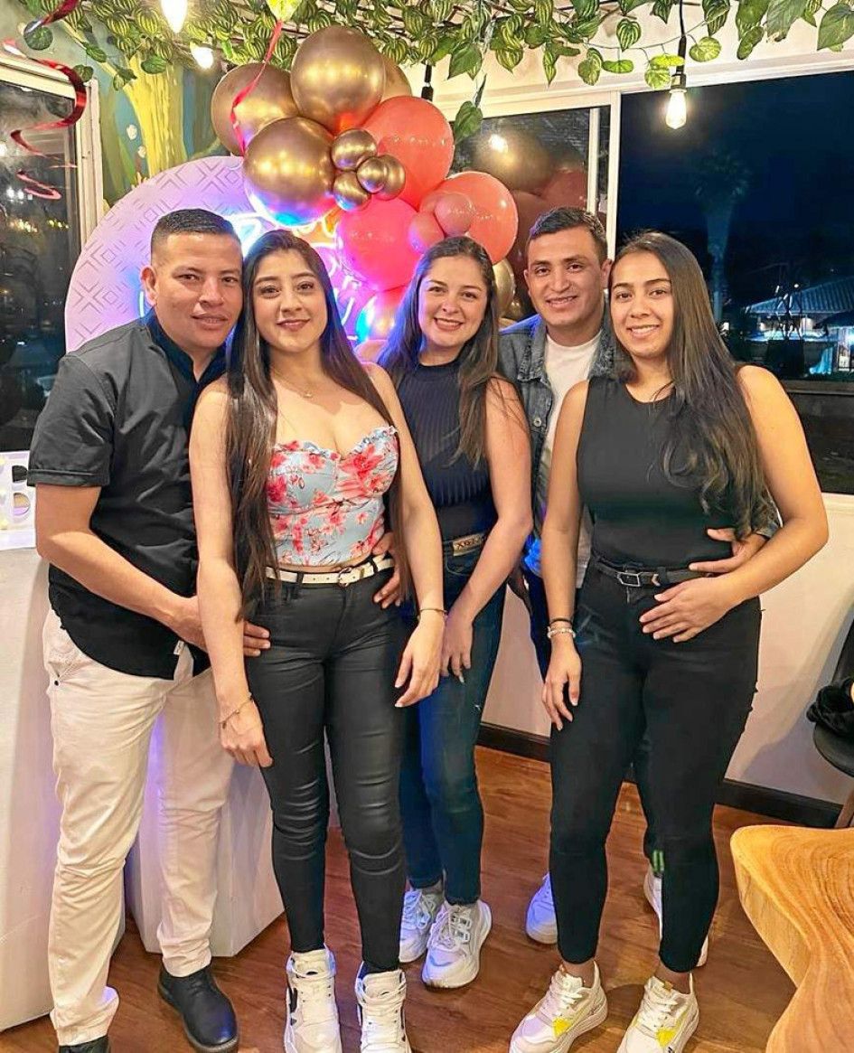 Fotos | Mauricio Llano | LA PATRIA Andrés Loaiza, Vanessa García, Julián Zapata y Carolina Pérez se reunieron en una cena para celebrar el cumpleaños de Yuliana López.
