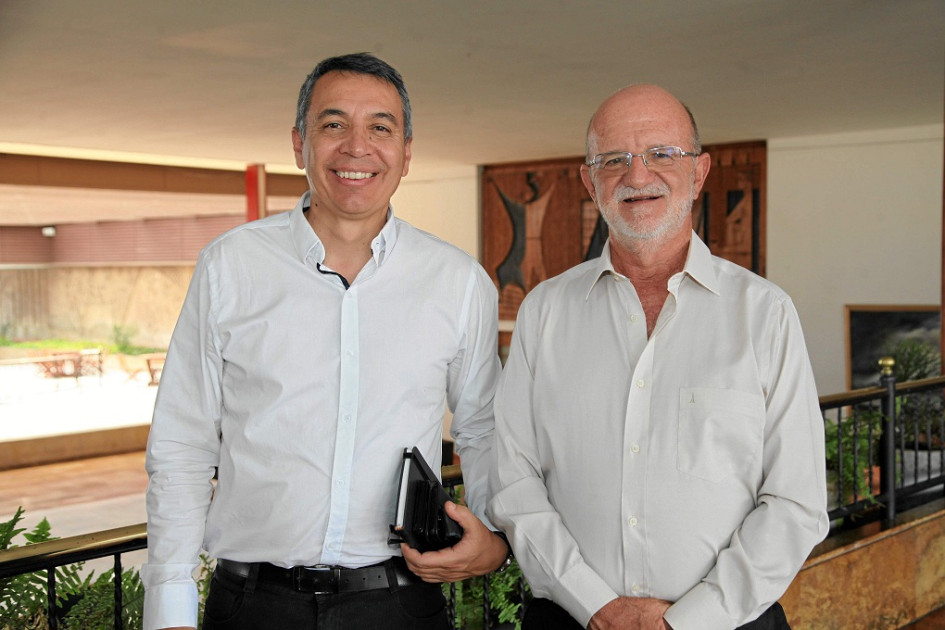 Foto | Argemiro Idárraga | LA PATRIA William Camargo, ministro de Transporte, y Henry Gutiérrez, gobernador de Caldas, estuvieron reunidos junto con sus equipos de trabajo en el Club Manizales.