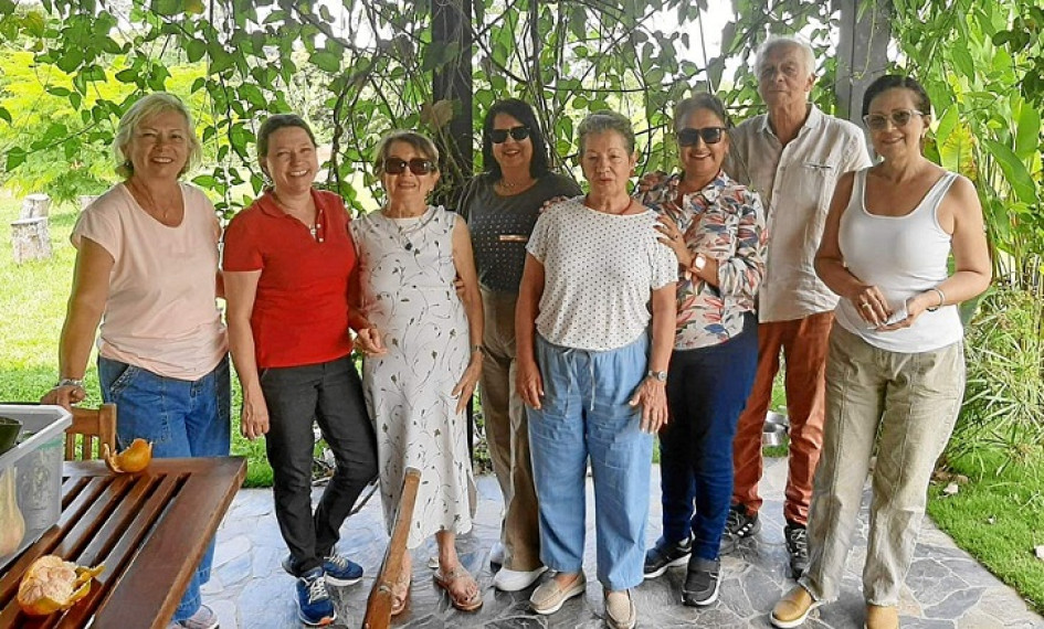 Foto | Cortesía | LA PATRIA María Teresa Dávila, Piedad Dulfary Henao, Lucía Bernal (anfitriona), Lucero Arias, Beatriz Jaramillo, María del Rosario Ramírez, Manuel José Echeverry (anfitrión) y Liliana Correa.