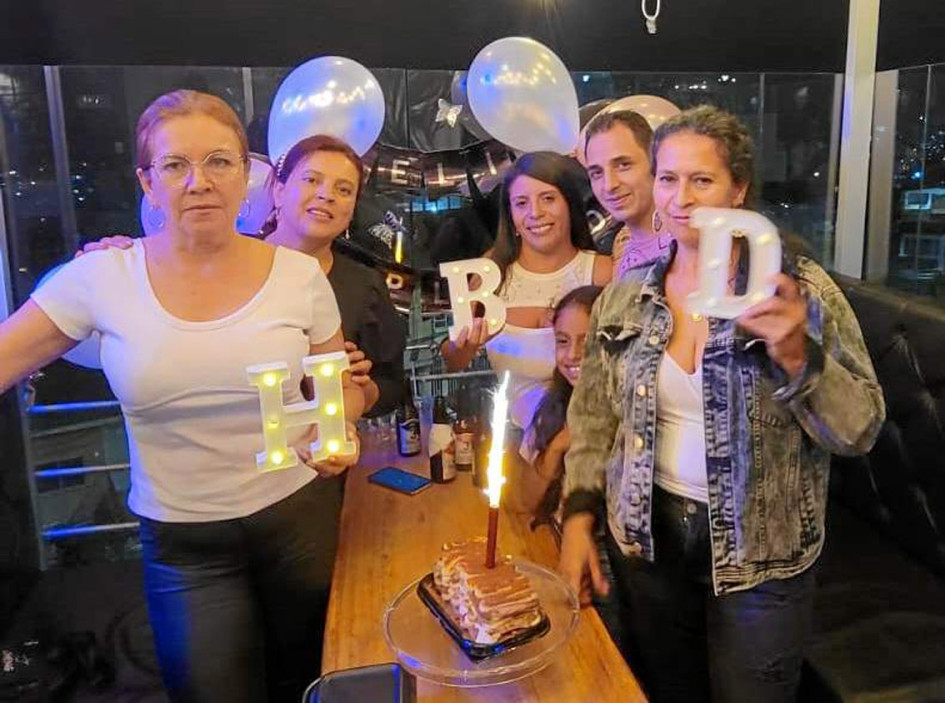 Foto | Lector | LA PATRIA Alejandra Monroy celebró su cumpleaños con una cena en el restaurante La Shiraka. La acompañan en la imagen: María Monroy, Liliana Monroy, Marina Monroy y Luis Monroy.