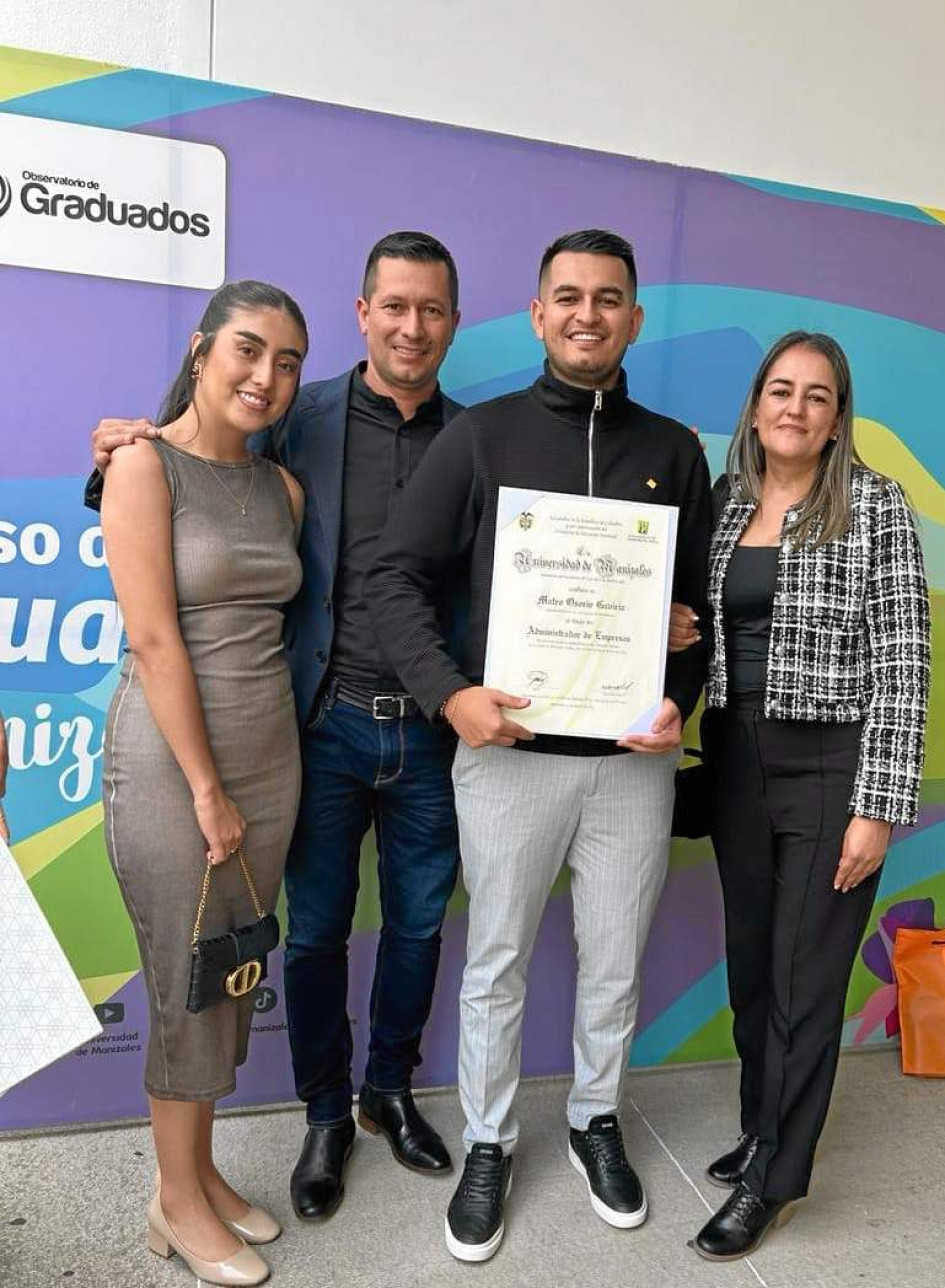 Estefanía Correa , Abel Osorio, Mateo Osorio Gaviria y Trinidad Gaviria.
