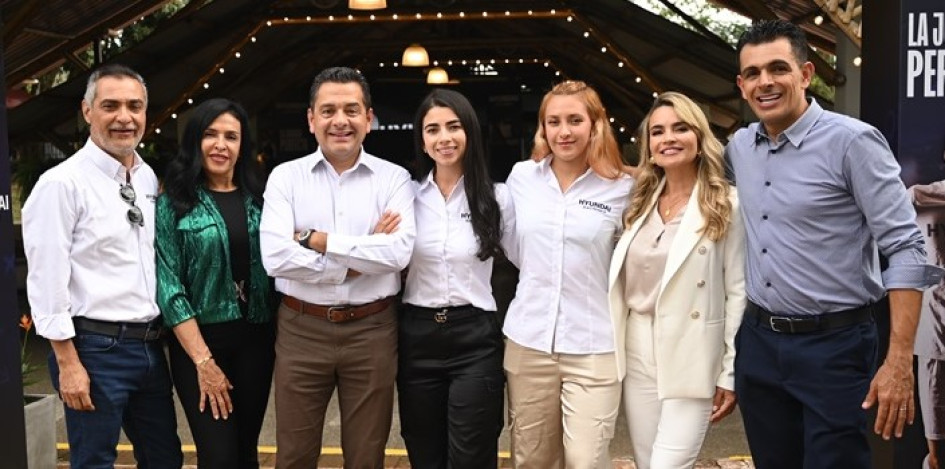 Foto | Lector | LA PATRIA Édgar López, gerente de operaciones comerciales; Patricia García, gerente de servicio y soporte; Jhon Jairo García, CEO All distribution; Juanita Gallego, personal de Desarrollo Humano; Melissa López, Kam Ecommerce; Paula Ramírez, gerente de control interno, y Andrés García, CEO de operación Latam para Hyundai Electronics.