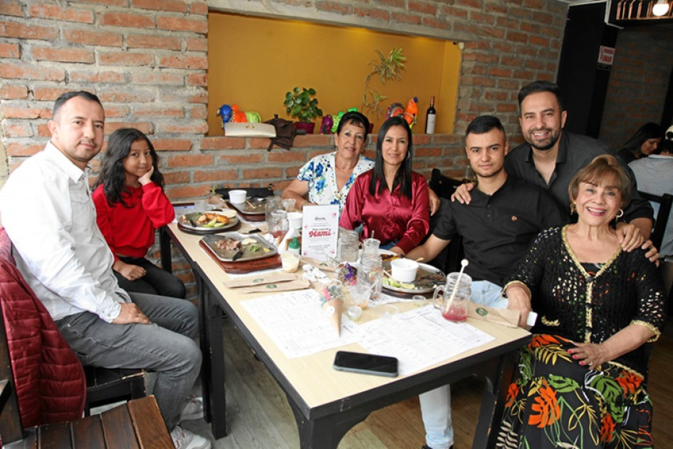 Andrés Hurtado, Sofía Hurtado, Elena Marín, Paula Alzate, Juan Camilo Hurtado, Juan David Hurtado y Margarita Gil.