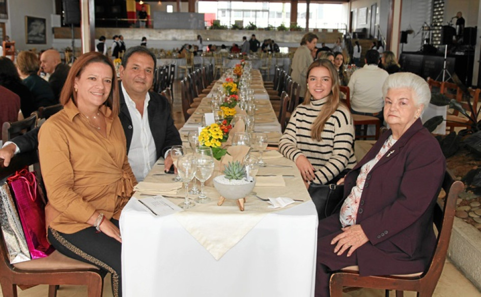 Clara Inés Gómez, José Fernando Pérez, Paulina Pérez y Emma Gómez.