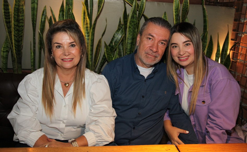 María Gladys Quintero, Javier Mora y María Carolina Mora.