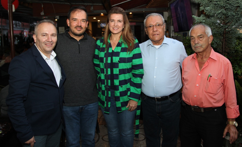 Carlos Correa Castro, Édgar Novoa López, Juana Carolina Londoño Jaramillo, Juan Manuel Londoño y José Dimás Velásquez compartieron un almuerzo en el restaurante Piamonte Coffee Express, ubicado en el Centro de Manizales.