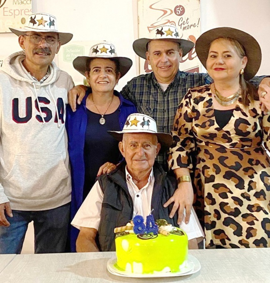 Javier Gutiérrez cumplió 84 años en Manzanares (Caldas). Los celebró rodeado de sus hijos Francisco, Estela, Rodrigo y Bilma.