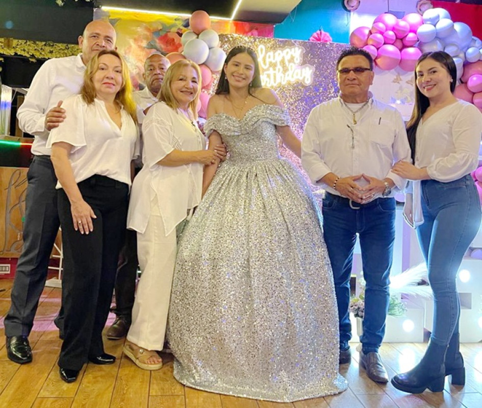 Migdonia, Freddy, Amparo, Rubén, Ana Sofía, Guillermo Leon y Natalia García.