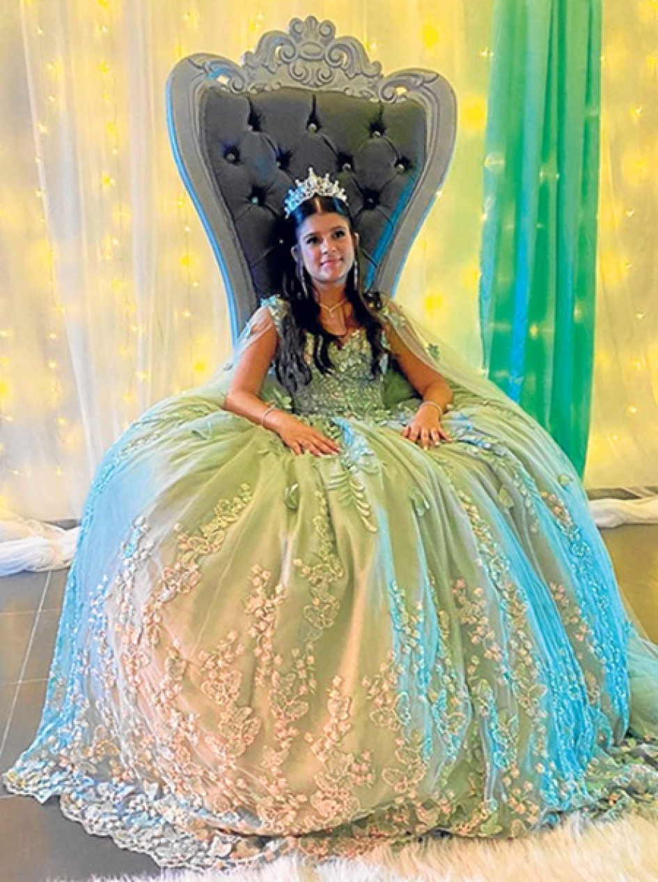 Sofía Russi festejó sus 15 años en La Tribu Restaurante. Familiares y amigos la acompañaron en este día tan especial.