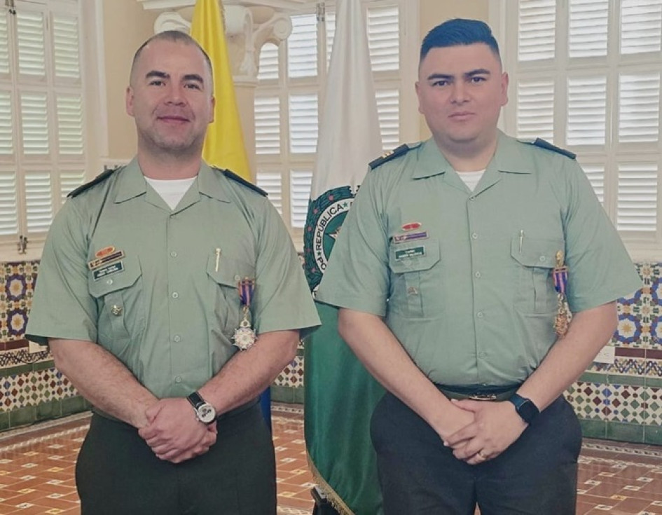 Los manzanareños Fredy Andrés Cardona Cardona, jefe de región de Carabineros y Protección Ambiental número 4 base Cauca, y Ahimer Jhoanny Valencia Botero, comandante del distrito cinco de Manzanares, recibieron las condecoraciones por parte de la dirección de Policía Nacional, por ser finalistas al premio a la Excelencia Policial del 2024 que se realizó en Barranquilla.