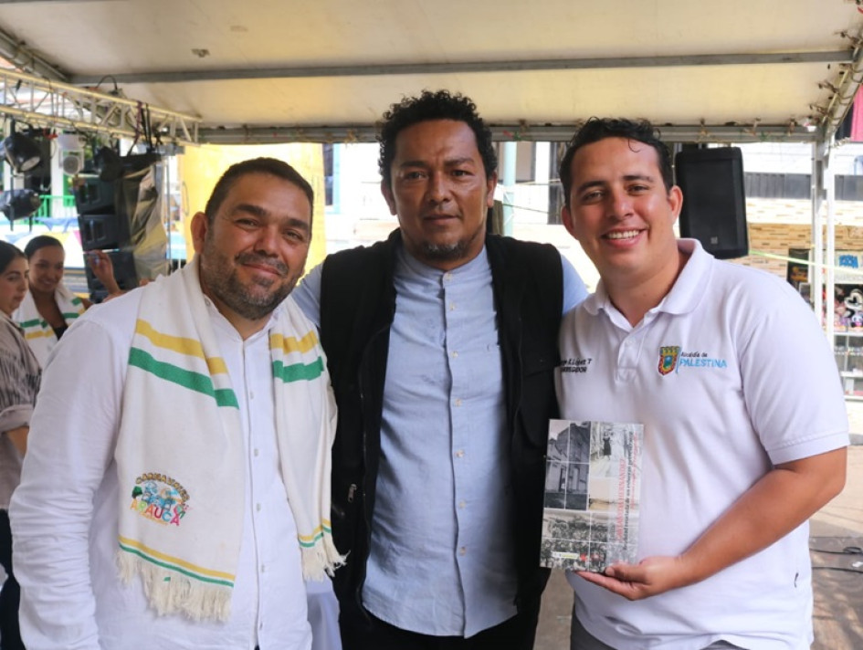 Carlos Augusto Valencia, director de la Casa de la Cultura de Palestina; Jaime Castañeda, profesor e historiador, y Jorge Enrique Vélez, corregidor de Arauca.